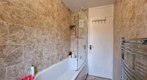 A spare room in a quite cul de sac - Image 3