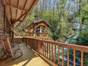Black Bear Lodge - Image 5