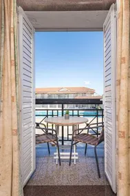Hotel Must - Image 5