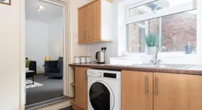 Charming and comfortable property by Our Home Short Stays very spacious with super fast WiFi close to the Metro Centre and Newcastle City Centre - Image 5