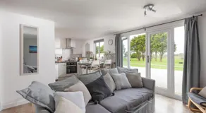 Wheal Jewel- Beautifully Fitted Wooden Lodge Helston Cornwall - Image 2