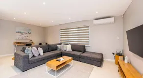 7 Royal Family Kensington 4BR 2BTH - Image 3