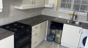 8 mins Drive from Heathrow - Double bedroom in shared accommodation - Cavalier Gardens - Image 5