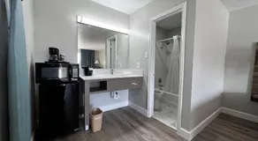 Regency Inn - Image 2