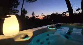 La Cabane Aixoise Piscine & Jacuzzi - Image 4