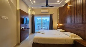 Dew River Castle Lake View Stay Aluva Cochin - Image 2