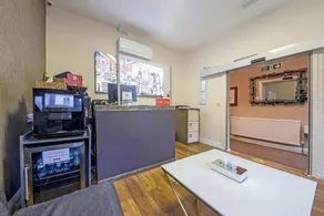 OYO Townhouse 30 Sussex Hotel, London Paddington - Image 3