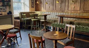Queens Head - Image 4