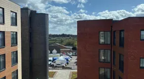 Heathrow 2 BR Comfort Stay - Free Parking - Image 3