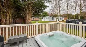 Lakeshore Lodge with Hot Tub - Image 5