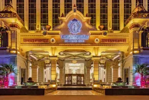 Swan Lake Recreation Hotel Foshan - Image 4