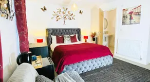 Igloo Magnolia Room Stay I Breakfast I Free Parking - Image 2