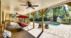 6BD 5 5B Brookhaven Sleeps 12 Big Yard w Pool Gate - Image 4