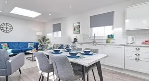 Chelmsford City Centre Modern Duplex With Parking, Wi-Fi & Netflix - Image 4