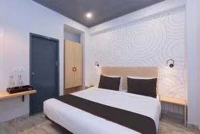 Hotel O by OYO The Royal Collection - Image 2