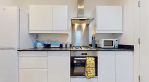 Funky 2 Bed (split level) Apartment in the Heart of Historic Rochester - Image 5