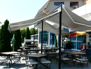 Formula 1 Motel - Image 4