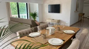 CHARMANT 2 PIECES DANS VILLA INDIVIDUELLE TERRASSES JARDIN - Image 2