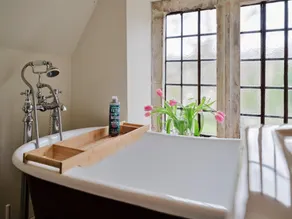 Cottage in Painswick near Cotswold Way - Image 4