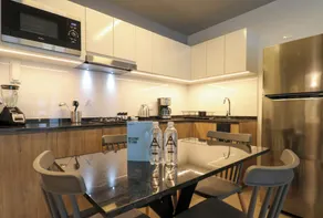Living 110 Suites by Wynwood House - Image 5