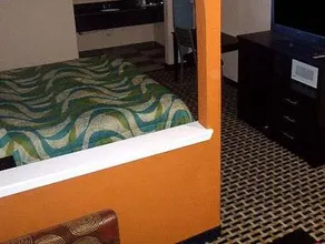 Weatherford Inn and Suites - Image 2