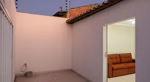 Casa com 2 Quartos Climatizados e Garagem - Image 2