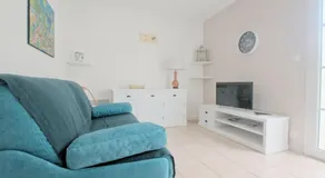 Appartement fonctionnel intra-muros avec cour et garage securise - FR-1-835-1 - Image 2