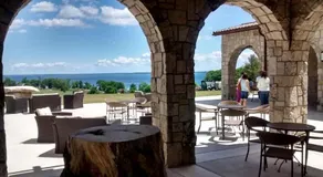 Gorgeous Grand Traverse Bay Beach Front Condo - Image 4