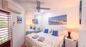 Beaches Apt 2 Beachfront - Image 2