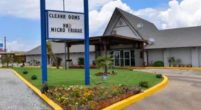 Economy Inn Ardmore - Image 3