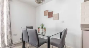 2 BED & 2 BATH COSY APARTMENT SLOUGH- FREE PARKING - By Tempstay - Image 5