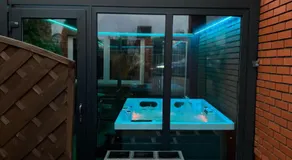 Apartament "Love Island" Jacuzzi SPA z dużą wanną z hydromasażem dla Dwojga - Image 5