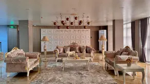 Skyluxe Hotel - Image 2