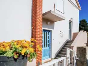 Spacious Apartment in Banj with Terrace - Image 3