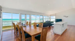 124 Surfers Pde - BYO Linen Beachfront - Image 5