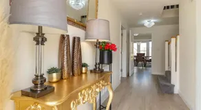 Spacious 4 Bedroom House in Milton Keynes for Families, Groups and Contractors - Image 3
