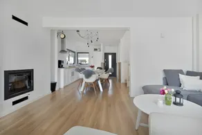 Holiday home, 3 bedrooms, private garden - Image 5