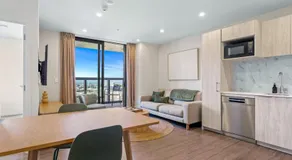 Modern 2BR Penthouse for Families by Zodiak Stays - Image 2