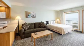 Top-Floor Deluxe Suite With Ocean View - Sleeps Six - Image 2