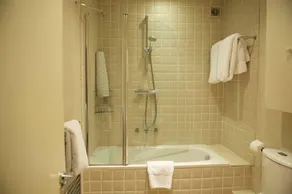 7 Royal Parade - Image 4
