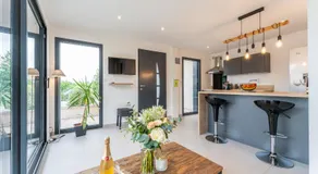 Joli T1 Bis avec Chambre - Cuisine - Salle de Bain - Image 4