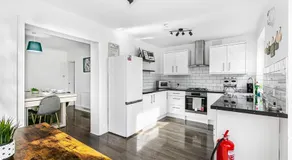 Luxury Large House With Games Room Sleeps Up to 12 - Image 5