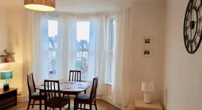 SPACIOUS 2 BEDROOM apartment with FREE PARKING - JCT 27 Cardiff side of Newport - Image 3