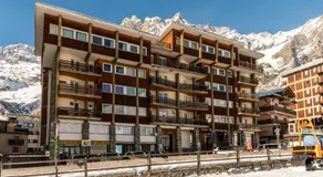 HelloCHALET TrackSide House - Ski-In Ski-Out Apartment on the Cretaz Slopes - Image 2