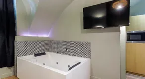 Suite Romantique Balnéo Centre Lyon - Image 3