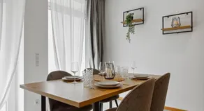 Groß, modern, vollausgestattet, gemütlich mit Küche und Parkplatz für Urlaub oder Business - Image 4