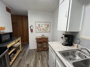 JIS12 - Budget friendly queen studio with full kitchen, two queen beds and sleeper sofa - Image 5