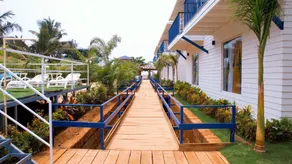 Sandbanks Beach Villas, Morjim - Image 3