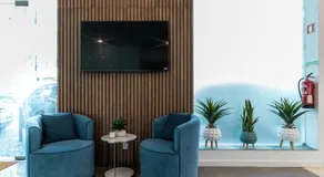 Zurin Charm Hotel - Image 2