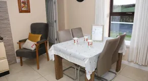 3 Bed Farmhouse - Sleeps 6 - Wifi - free Parking - Image 4